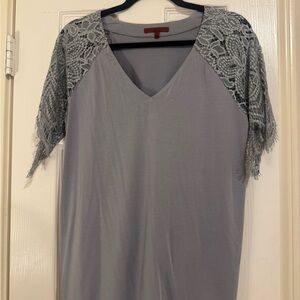 Red by BKE Lace Sleeve Top